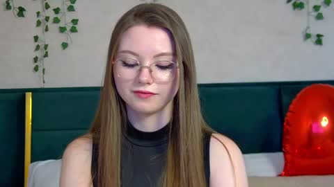 Snapshot of keiraace chatting on 02.15.25 Keira online show from 02.15.25