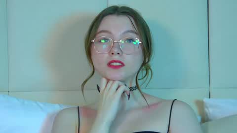 Snapshot of keiraace chatting on 02.22.25 Keira online show from 02.22.25