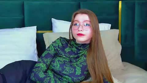 Snapshot of keiraace chatting on 03.11.25 Keira online show from 03.11.25