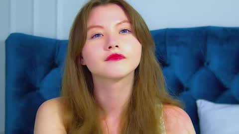 Snapshot of keiraace chatting on 09.17.25 Keira online show from 09.17.25