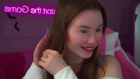 Snapshot of keiraace chatting on 10.17.25 Keira online show from 10.17.25