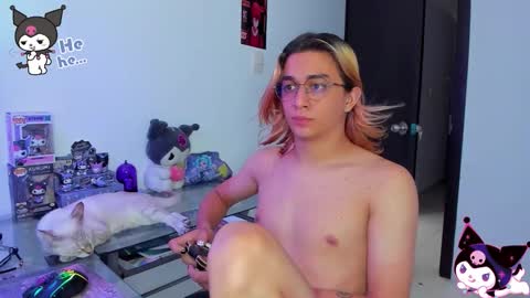 Snapshot of keita_moon chatting on 10.12.25 Keita moon online show from 10.12.25