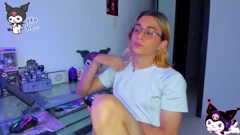 Snapshot of keita_moon chatting on 10.16.25 Keita moon online show from 10.16.25