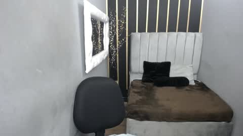 Snapshot of keizy_conte chatting on 12.12.24 K E I Z Y online show from 12.12.24