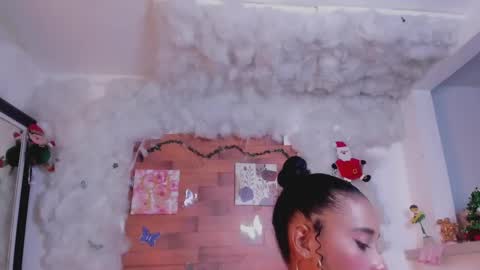 kelly__thomson online show from 12.05.24