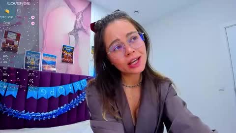 Snapshot of kelly_cuutie chatting on 10.04.25 Kelly online show from 10.04.25