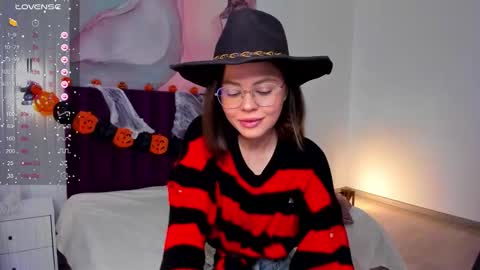 Snapshot of kelly_cuutie chatting on 10.25.25 Kelly online show from 10.25.25