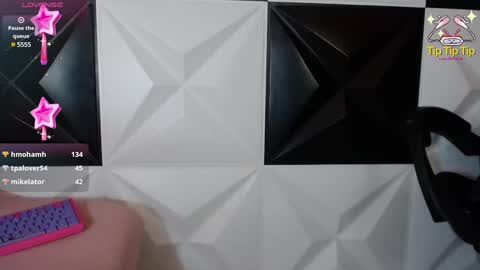 Snapshot of kelly_queenpussy chatting on 02.13.25 KEY online show from 02.13.25