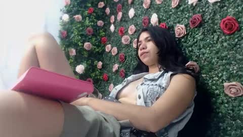 Snapshot of kelly_queenpussy chatting on 10.24.25 KEY online show from 10.24.25