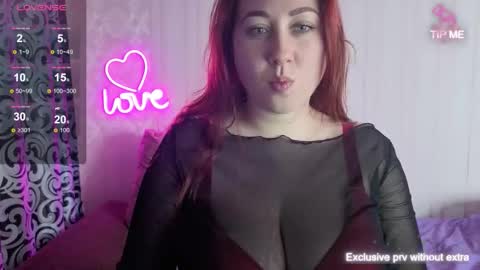 Snapshot of kellycrystall chatting on 10.08.25 kellycrystall online show from 10.08.25