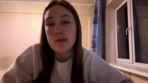 Snapshot of kellyekusnic chatting on 10.20.25 Mia online show from 10.20.25