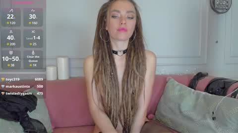 Snapshot of kellyfouler chatting on 12.08.24 KellyFouler online show from 12.08.24