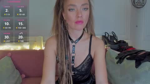 Snapshot of kellyfouler chatting on 02.07.25 KellyFouler online show from 02.07.25