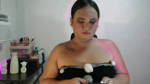 Snapshot of kellys_hot_assxx chatting on 05.23.26 KELLY MCDOLEN online show from 05.23.26