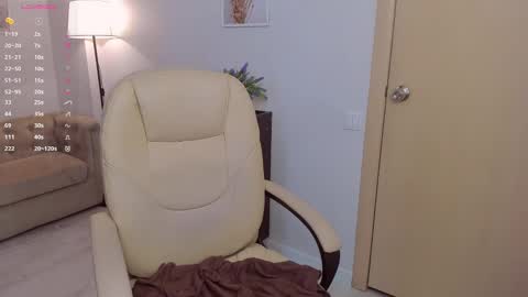 Snapshot of kellystarlight chatting on 02.11.25 Kelly online show from 02.11.25