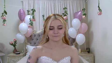 Kelly Stoneys online show from 02.14.25