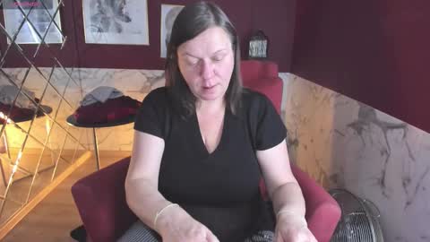 Snapshot of kellysuper chatting on 10.30.25 Kelly online show from 10.30.25