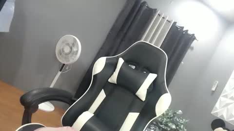 Snapshot of kemdallicious12 chatting on 10.29.25 kimmy online show from 10.29.25