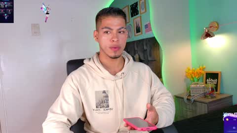 Snapshot of ken_boy_ chatting on 01.19.25 online show from 01.19.25