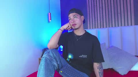 Snapshot of ken_boy_ chatting on 02.04.25 online show from 02.04.25