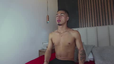 Snapshot of ken_boy_ chatting on 02.10.25 online show from 02.10.25