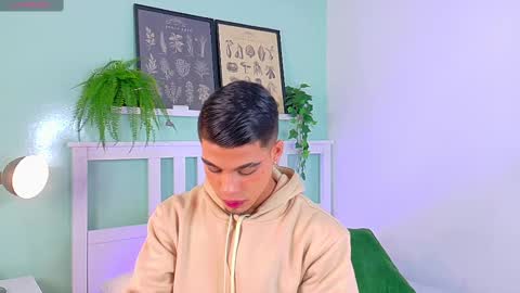 Snapshot of ken_boy_ chatting on 09.10.25 online show from 09.10.25