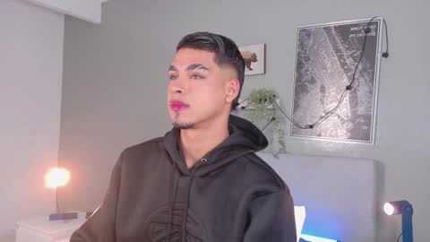 Snapshot of ken_boy_ chatting on 09.17.25 online show from 09.17.25