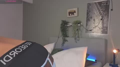 Snapshot of ken_boy_ chatting on 09.20.25 online show from 09.20.25