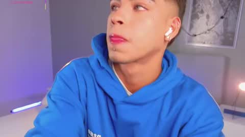 Snapshot of ken_boy_ chatting on 10.01.25 online show from 10.01.25