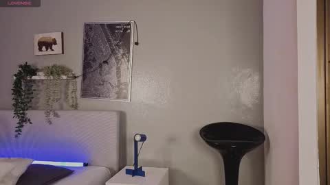 Snapshot of ken_boy_ chatting on 10.10.25 online show from 10.10.25