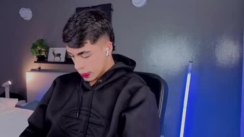 Snapshot of ken_boy_ chatting on 10.11.25 online show from 10.11.25