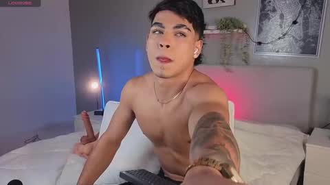 Snapshot of ken_boy_ chatting on 10.23.25 online show from 10.23.25