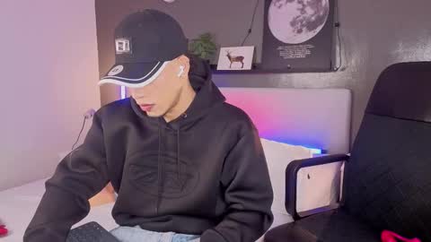 Snapshot of ken_boy_ chatting on 11.05.25 online show from 11.05.25