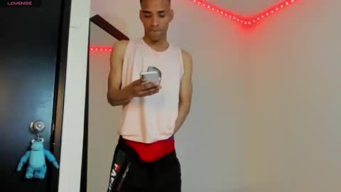 Snapshot of kenan_2601 chatting on 10.17.25 kenan 2601 online show from 10.17.25