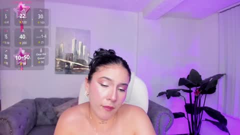 Snapshot of kendaall_jenner chatting on 12.19.24 Kendall Jenner online show from 12.19.24