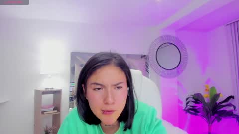 Snapshot of kendaall_jenner chatting on 01.06.25 Kendall Jenner online show from 01.06.25