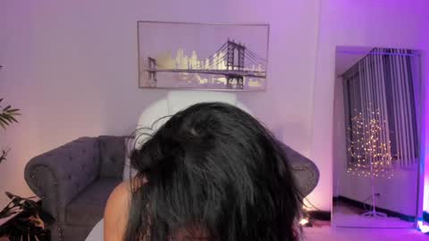 Snapshot of kendaall_jenner chatting on 01.16.25 Kendall Jenner online show from 01.16.25