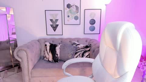 Snapshot of kendaall_jenner chatting on 01.23.25 Kendall Jenner online show from 01.23.25
