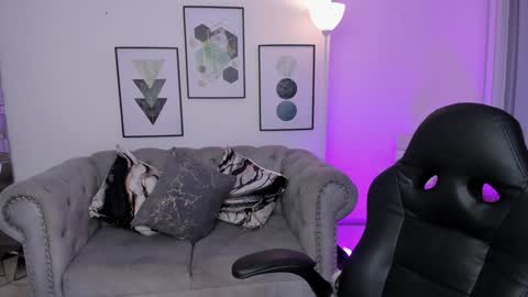 Snapshot of kendaall_jenner chatting on 01.29.25 Kendall Jenner online show from 01.29.25