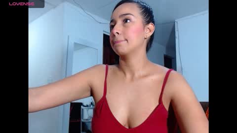 Snapshot of kendall_honea chatting on 11.19.25 kendall online show from 11.19.25