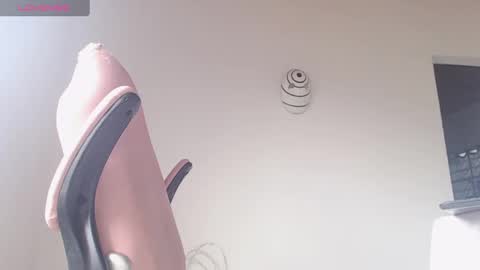 Snapshot of kendall_ros chatting on 09.28.25 kendall ross online show from 09.28.25