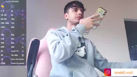 Snapshot of kendall_ros chatting on 10.01.25 kendall ross online show from 10.01.25