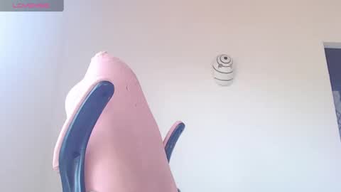 Snapshot of kendall_ros chatting on 10.24.25 kendall ross online show from 10.24.25