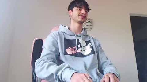 Snapshot of kendall_ros chatting on 11.04.25 kendall ross online show from 11.04.25