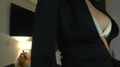 Snapshot of kendall_ruiiz chatting on 10.21.25 Andrea online show from 10.21.25