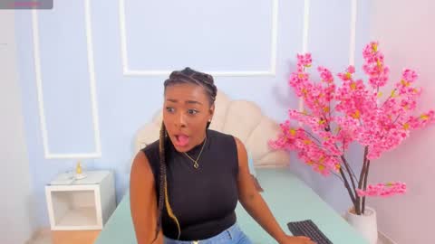 Snapshot of kendallbleer chatting on 02.05.25 kendallbleer online show from 02.05.25