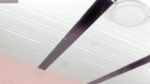 Snapshot of kendallbleer chatting on 03.04.25 kendallbleer online show from 03.04.25