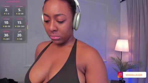 Snapshot of kendallbleer chatting on 09.20.25 kendallbleer online show from 09.20.25