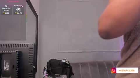 Snapshot of kendallbleer chatting on 10.13.25 kendallbleer online show from 10.13.25