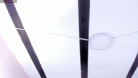 Snapshot of kendallbleer chatting on 10.29.25 kendallbleer online show from 10.29.25